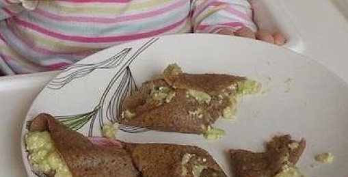 Naleśniki jaglane z karobem i awokado A B